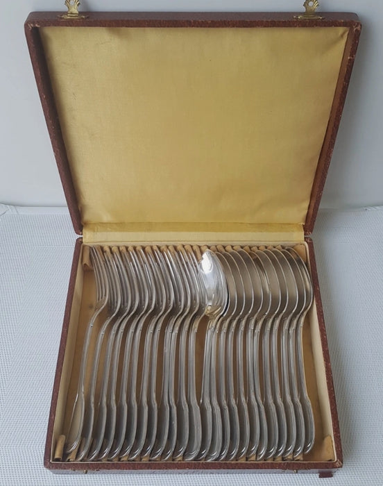 Ménagère 24 pièces en ARGENT. Couverts de table - Poinçons Minerve 1 + S.F.O