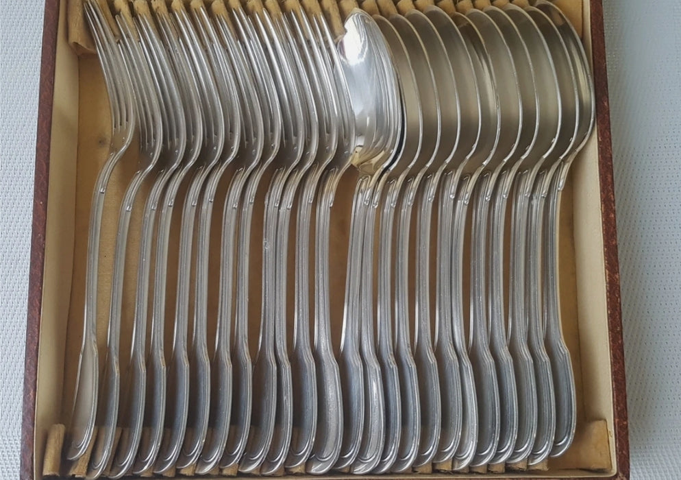 Ménagère 24 pièces en ARGENT. Couverts de table - Poinçons Minerve 1 + S.F.O