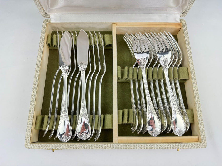 Couvert complet Christofle modèle Marly 142 pièces Métal argenté  Pour 12 personnes