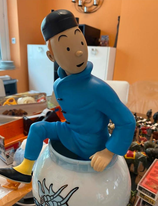 Figurine Tintin sortant potiche Lotus bleu
