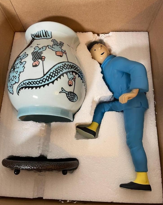 Figurine Tintin sortant potiche Lotus bleu