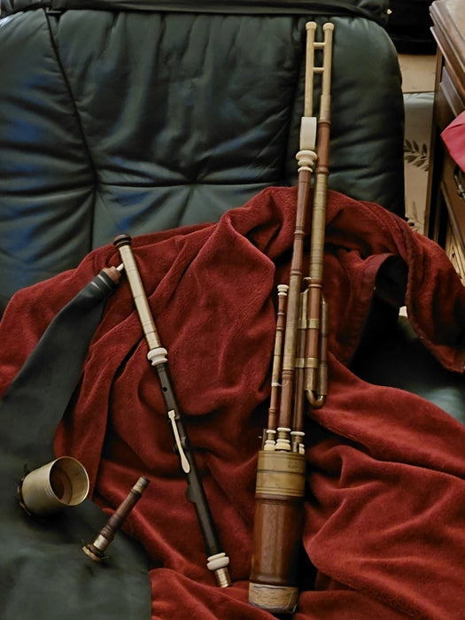 Demi-jeu de Uilleann Pipes en Ré (D) – Alan Ginsberg – Fabriqué au Pays de Galles (1997)