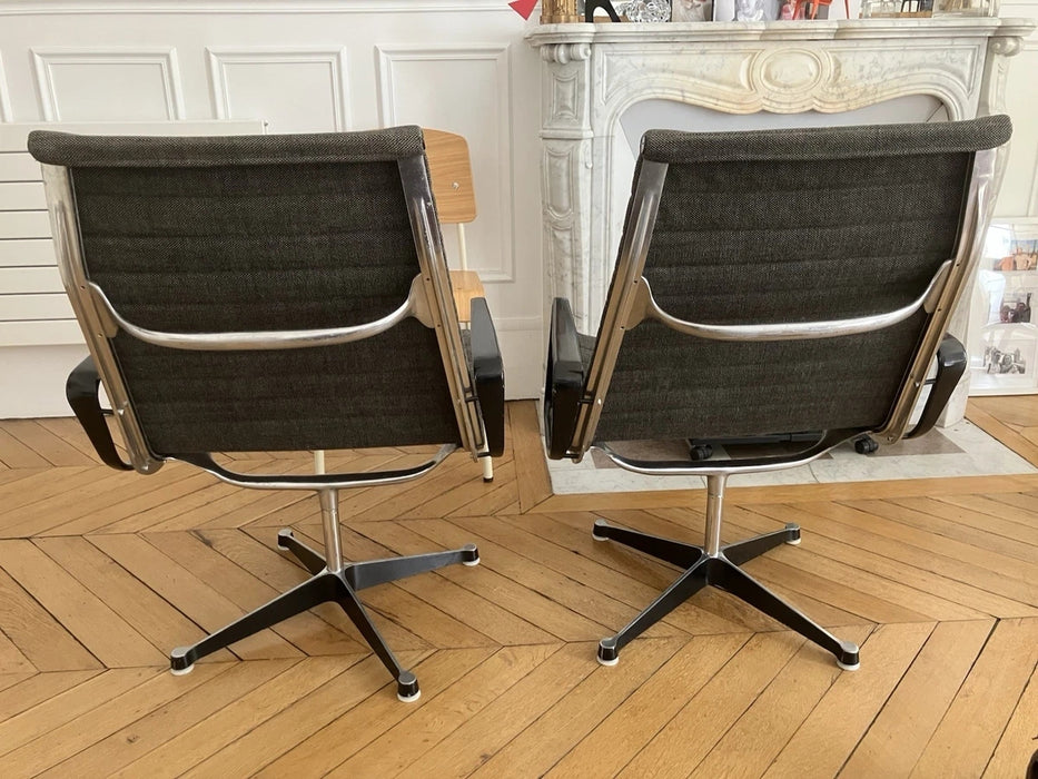 Lot de 2 fauteuils Eames EA116 Aluminium Group  Vitra / Herman Miller Tissu olive