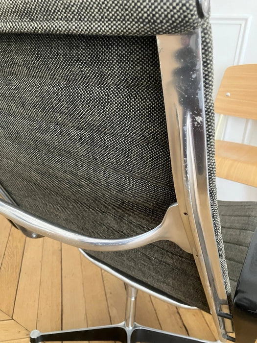 Lot de 2 fauteuils Eames EA116 Aluminium Group  Vitra / Herman Miller Tissu olive