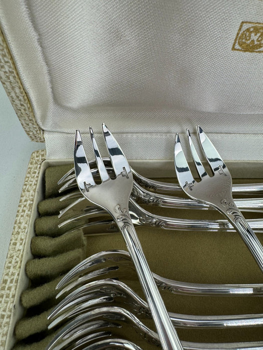 Couvert complet Christofle modèle Marly 142 pièces Métal argenté  Pour 12 personnes