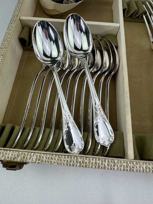 Couvert complet Christofle modèle Marly 142 pièces Métal argenté  Pour 12 personnes